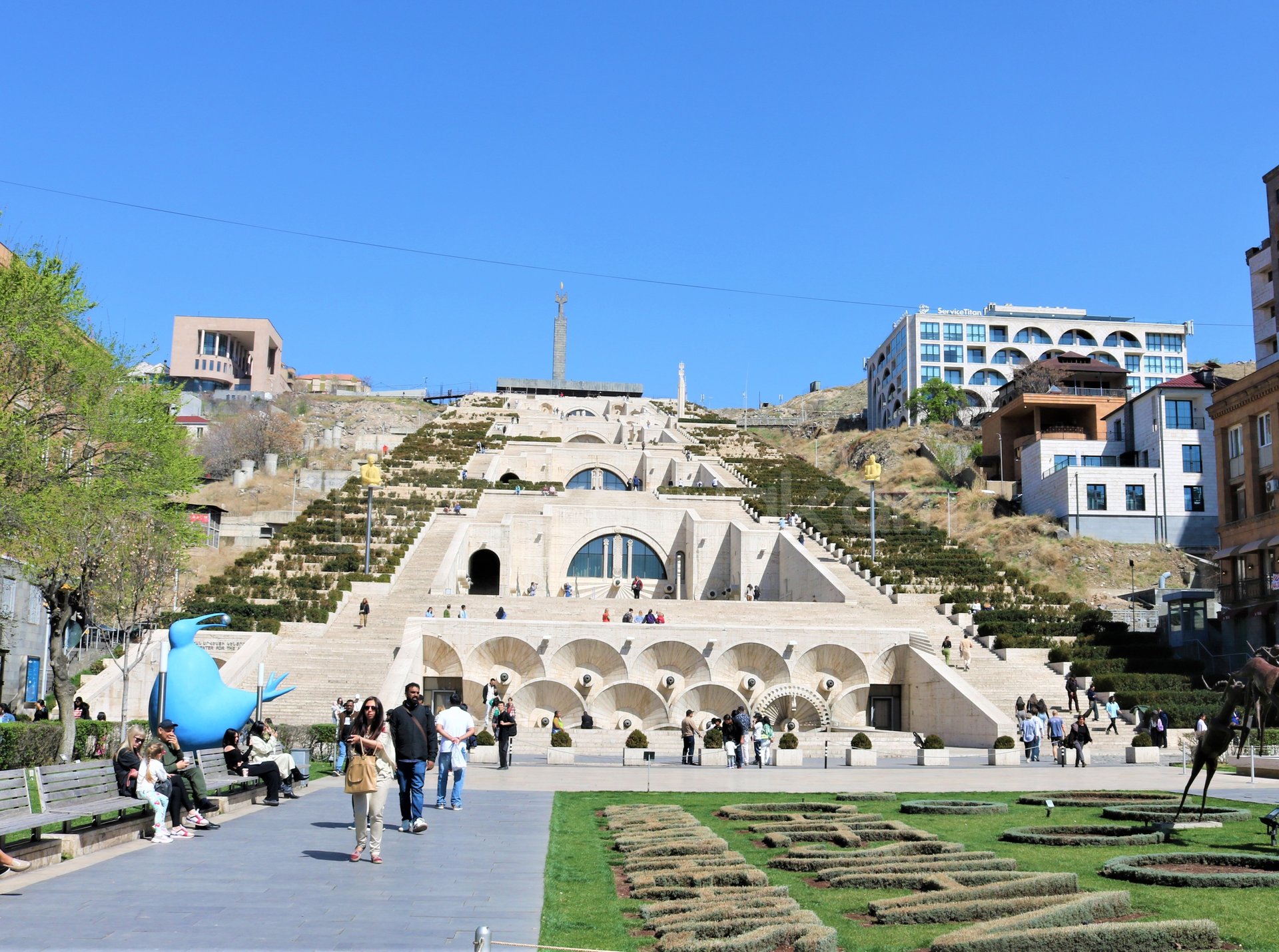 3 Սենյականոց Բնակարան Քարե Շենքում, 180քմ, 3/5 հարկ, Կապիտալ Վերանորոգված, Կահավորված, Արևկող