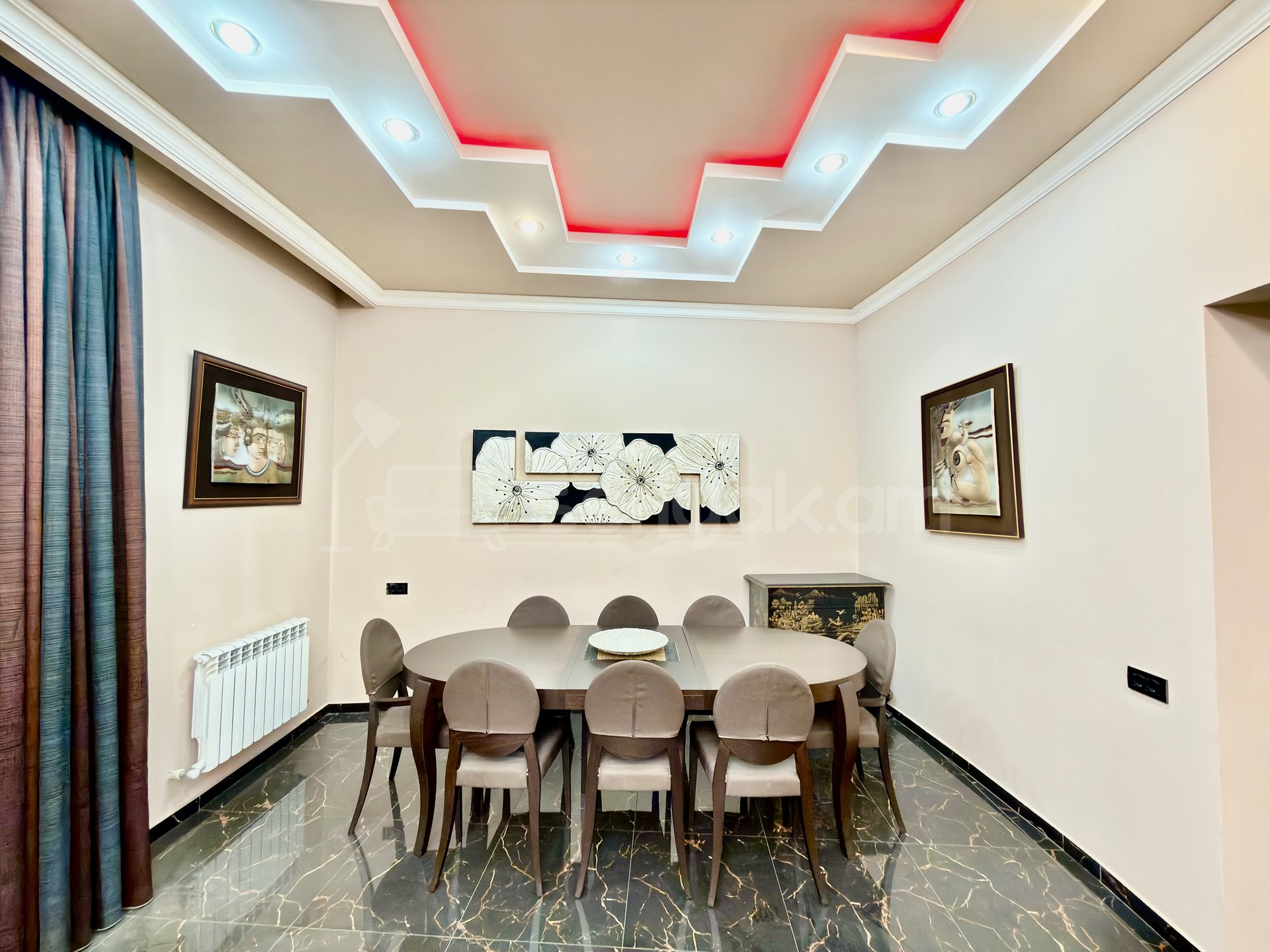3 Սենյականոց Բնակարան Քարե Շենքում, 165քմ, 2/4 հարկ, Կապիտալ Վերանորոգված