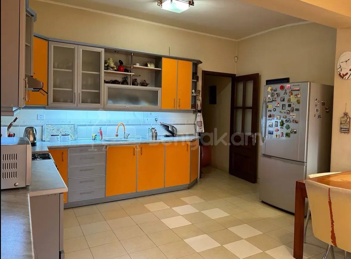 3 Սենյականոց Բնակարան Քարե Շենքում, 85քմ, 5/5 հարկ, Կապիտալ Վերանորոգված