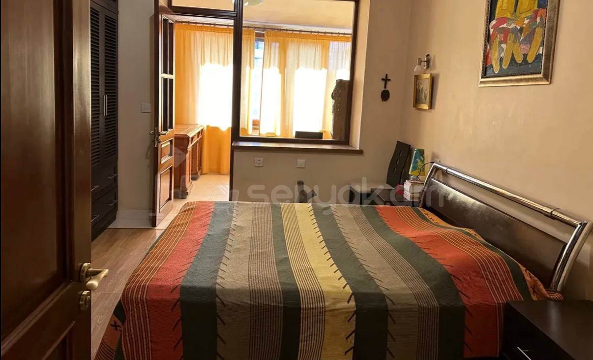 3 Սենյականոց Բնակարան Քարե Շենքում, 111քմ, 5/5 հարկ, Կապիտալ Վերանորոգված