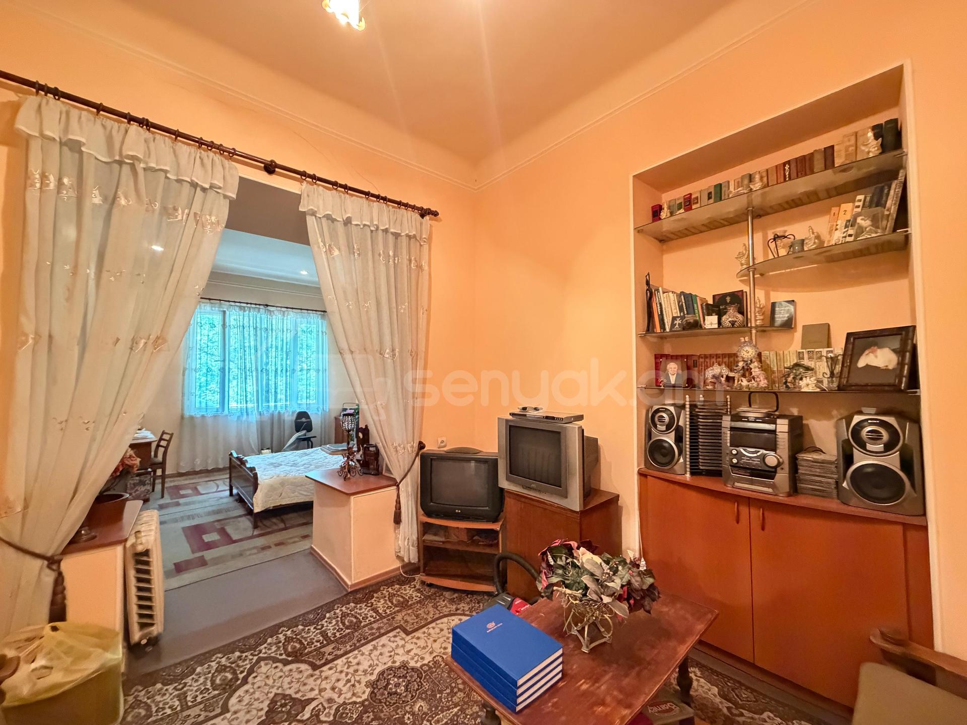 3 Սենյականոց Բնակարան Քարե Շենքում, 123քմ, 2/4 հարկ, Պետական Վիճակում