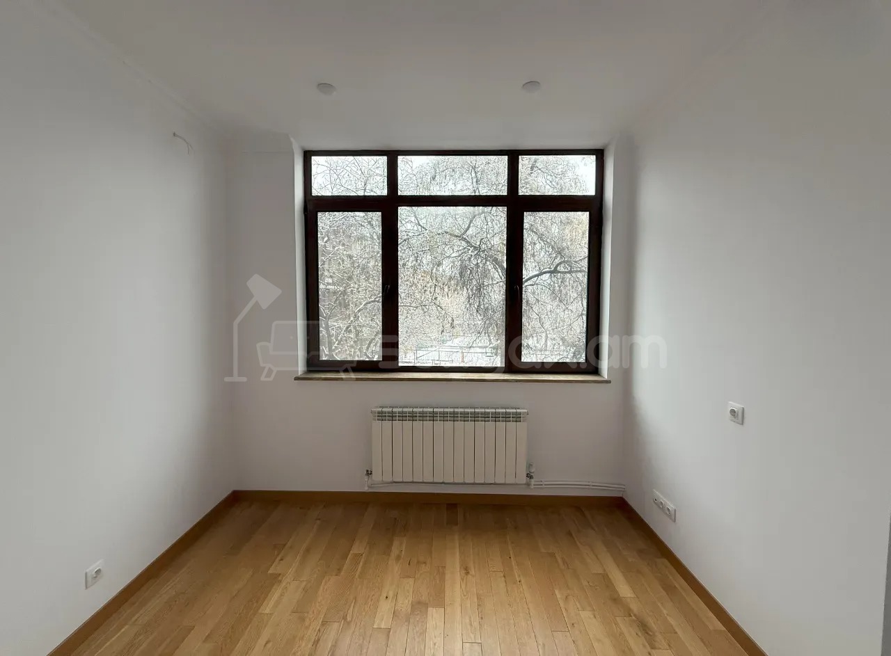3 Սենյականոց Բնակարան Քարե Շենքում, 93քմ, 2/5 հարկ, Կապիտալ Վերանորոգված