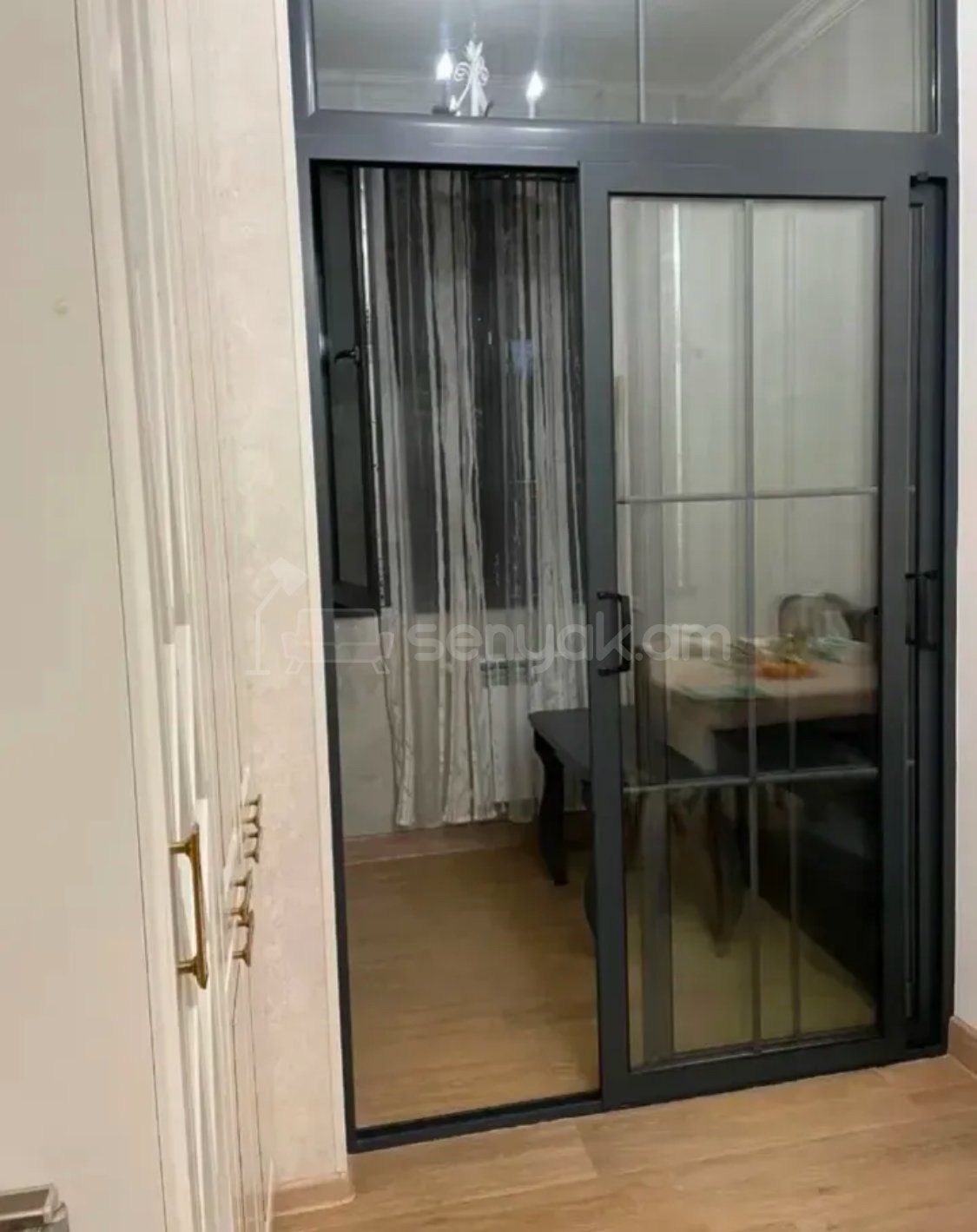3 Սենյականոց Բնակարան Քարե Շենքում, 85քմ, 1/4 հարկ, Կապիտալ Վերանորոգված, Կահավորված