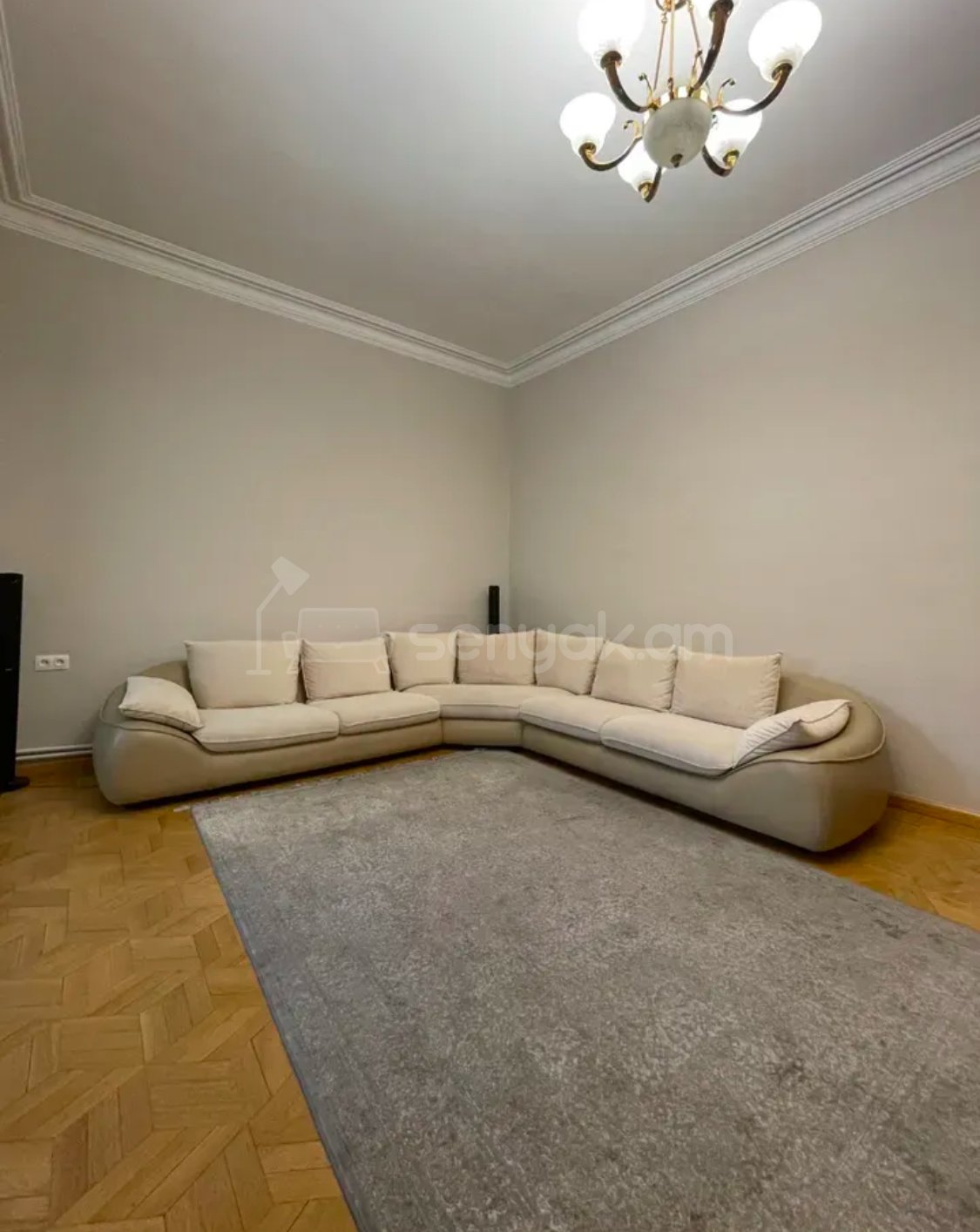 3 Սենյականոց Բնակարան Քարե Շենքում, 85քմ, 1/4 հարկ, Կապիտալ Վերանորոգված, Կահավորված