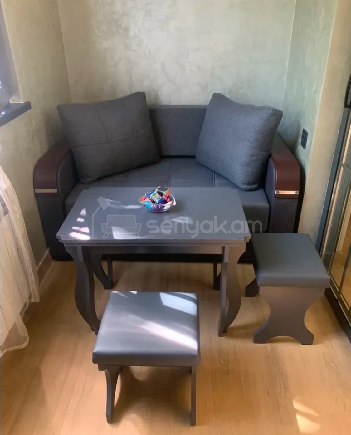 3 Սենյականոց Բնակարան Քարե Շենքում, 85քմ, 1/4 հարկ, Կապիտալ Վերանորոգված, Կահավորված
