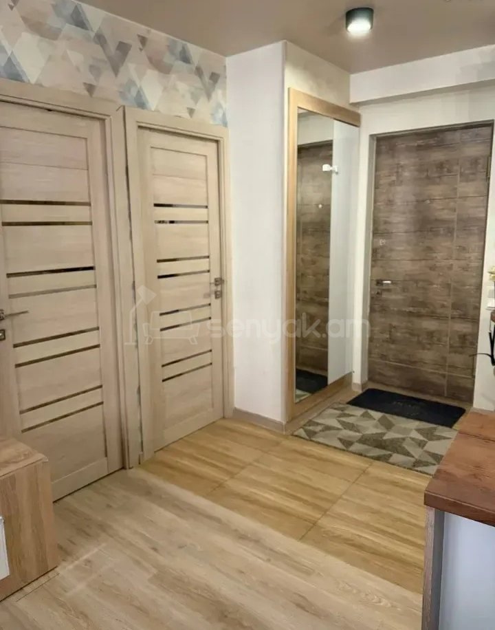 2 Սենյականոց Բնակարան Քարե Շենքում, 40քմ, 5/7 հարկ, Կապիտալ Վերանորոգված