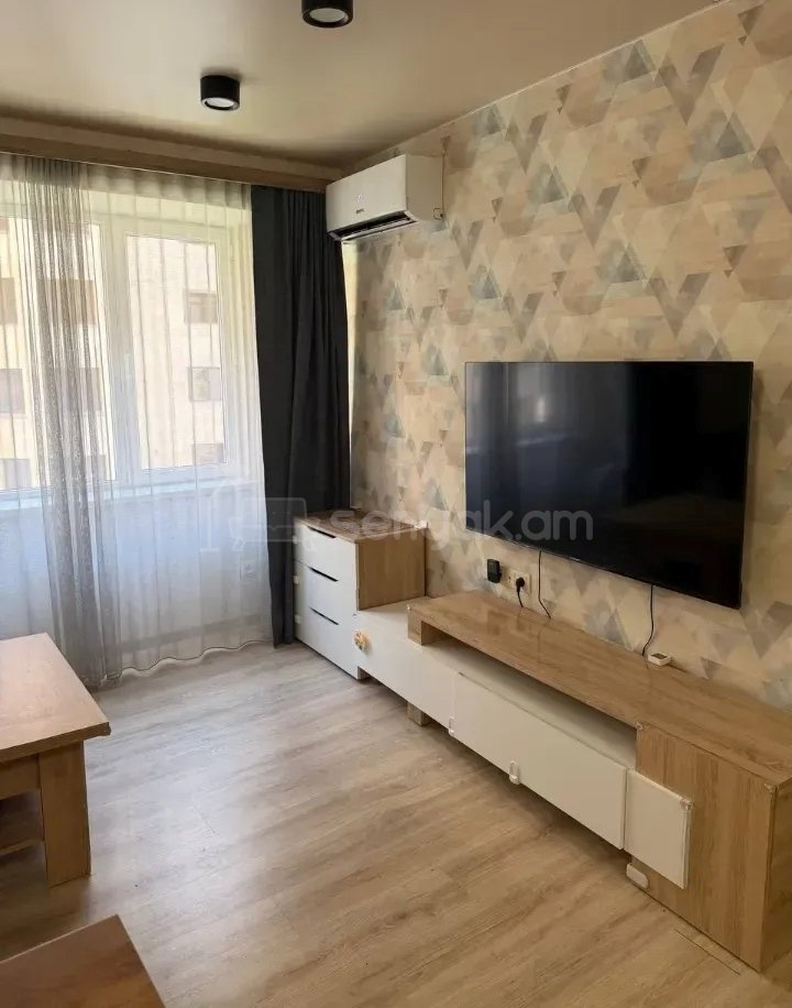 2 Սենյականոց Բնակարան Քարե Շենքում, 40քմ, 5/7 հարկ, Կապիտալ Վերանորոգված