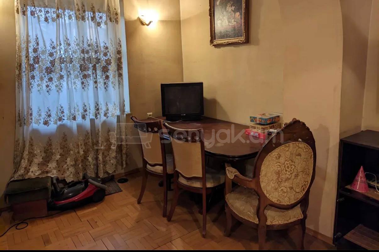 3 Սենյականոց Բնակարան Քարե Շենքում, 80քմ, 1/2 հարկ, Կապիտալ Վերանորոգված, Կահավորված