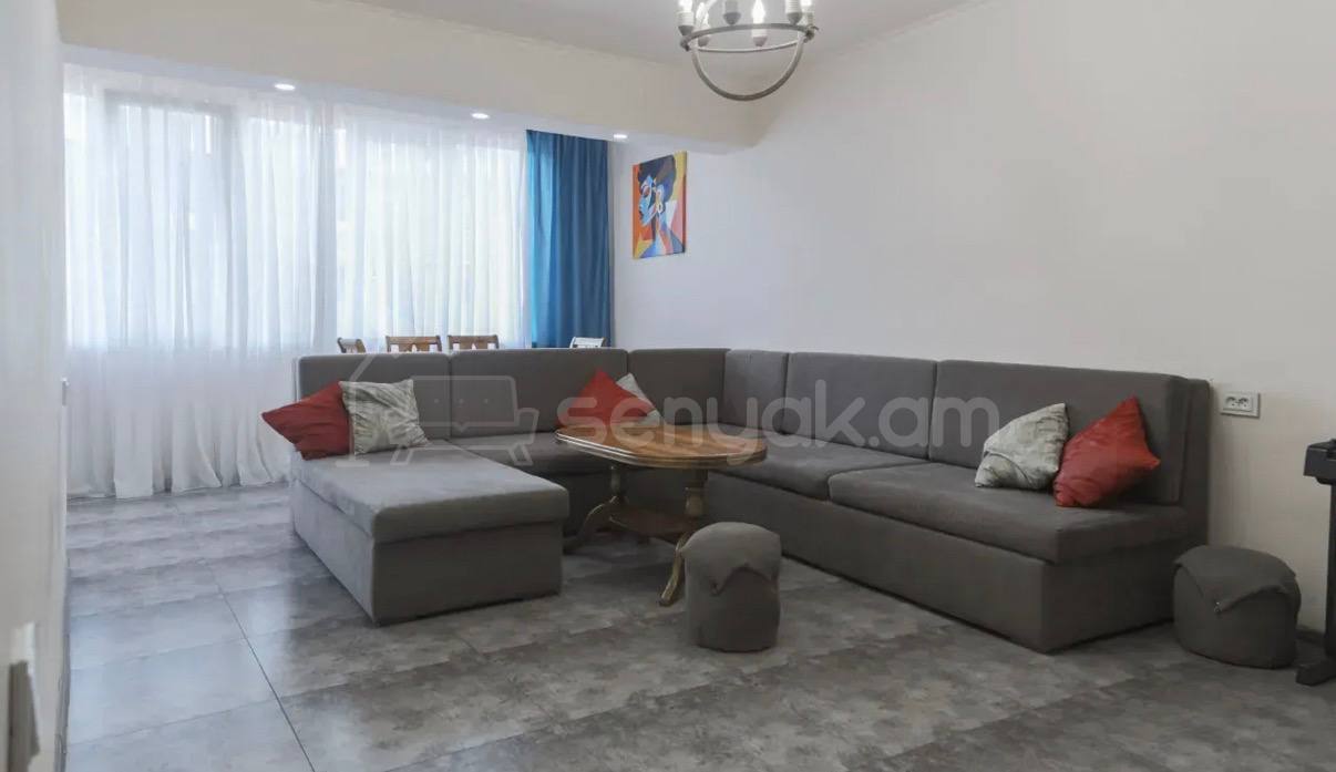 4 Սենյականոց Բնակարան Քարե Շենքում, 93քմ, 4/5 հարկ, Կապիտալ Վերանորոգված