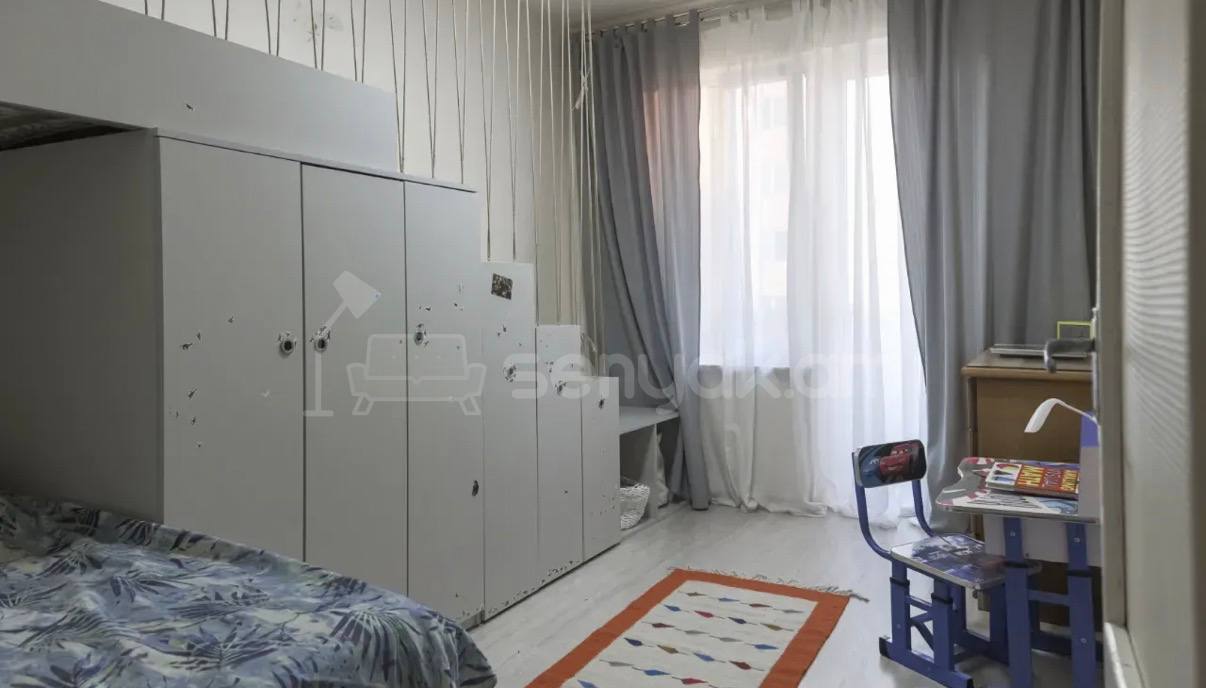 4 Սենյականոց Բնակարան Քարե Շենքում, 93քմ, 4/5 հարկ, Կապիտալ Վերանորոգված