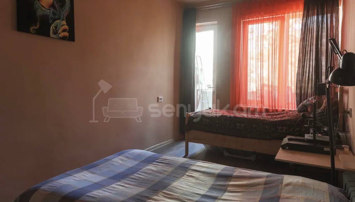 4 Սենյականոց Բնակարան Քարե Շենքում, 93քմ, 4/5 հարկ, Կապիտալ Վերանորոգված