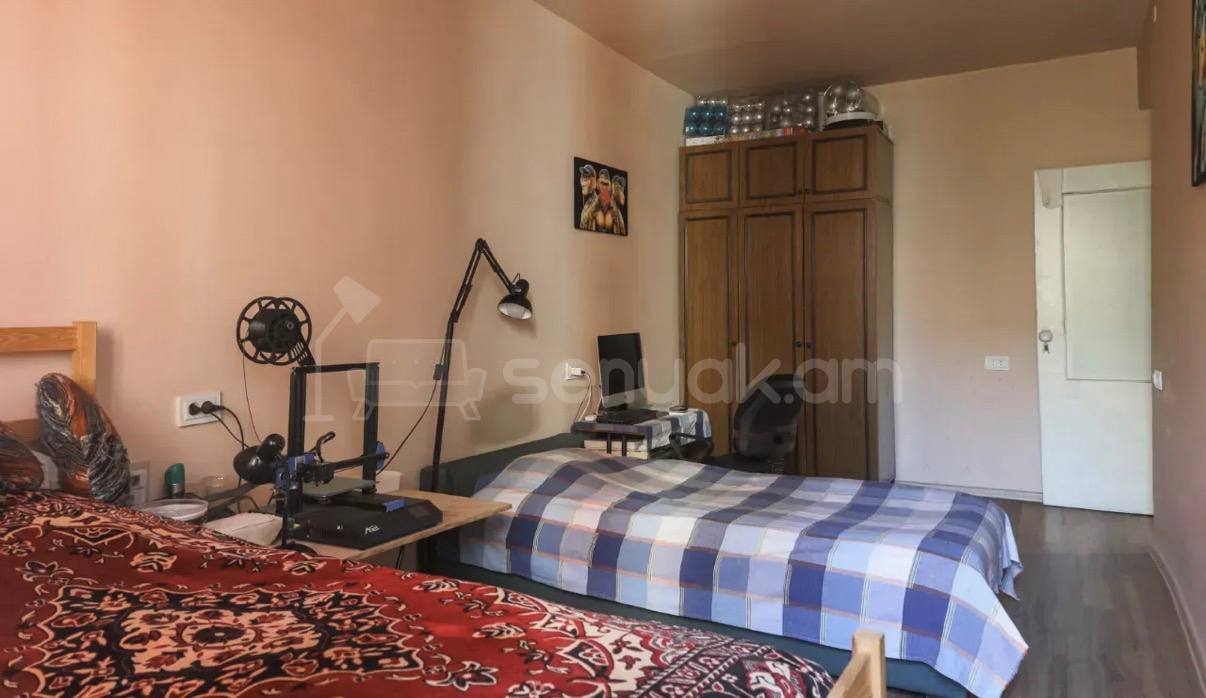 4 Սենյականոց Բնակարան Քարե Շենքում, 93քմ, 4/5 հարկ, Կապիտալ Վերանորոգված