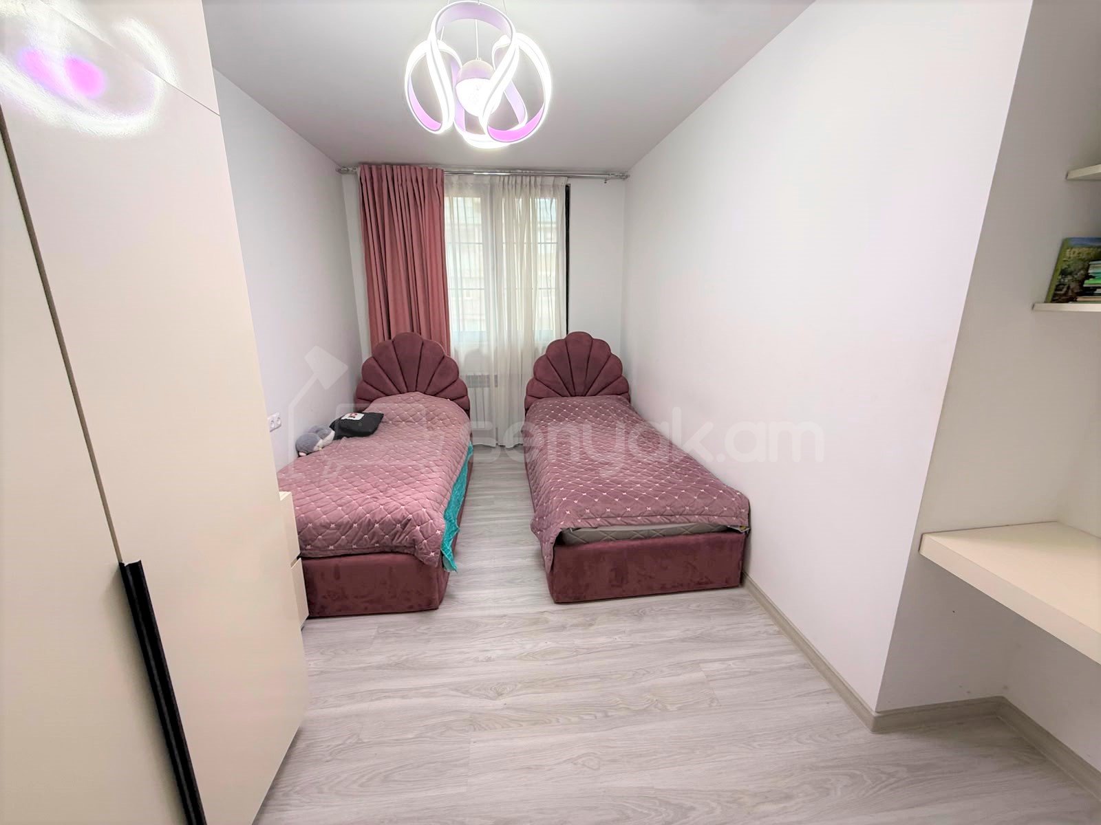 3 Սենյականոց Բնակարան Քարե Շենքում, 108քմ, 5/5 հարկ, Դիզայներական Վերանորոգված