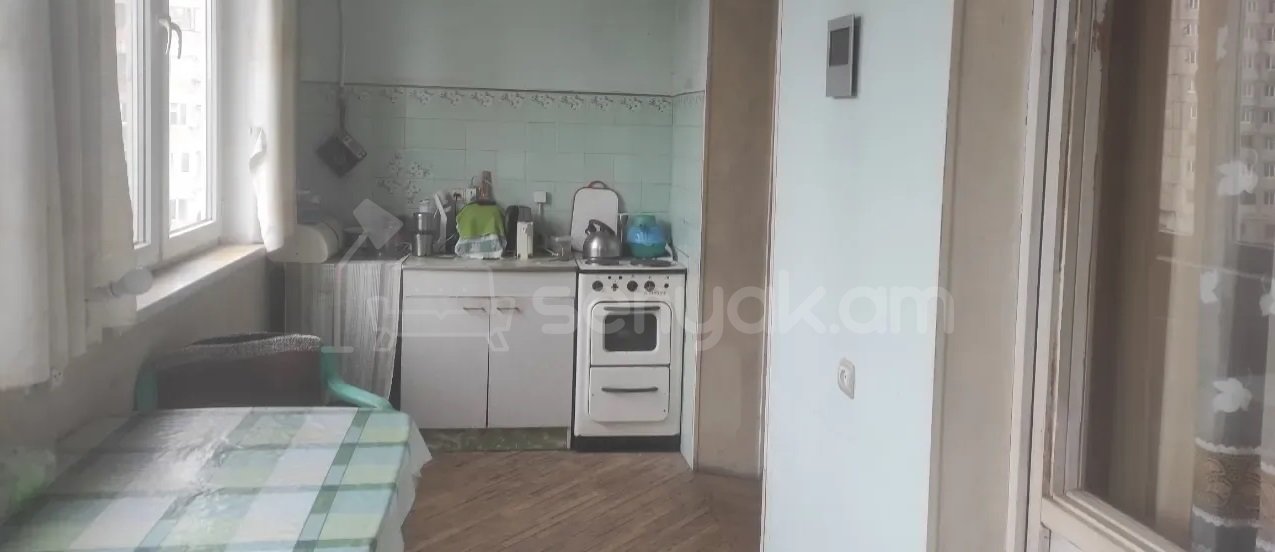 4 Սենյականոց Բնակարան, 90քմ, 6/9 հարկ, Պետական Վիճակում