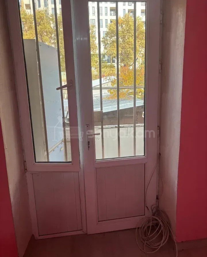 1 Սենյականոց Բնակարան Քարե Շենքում, 30քմ, 2/4 հարկ, Նորմալ Վիճակում