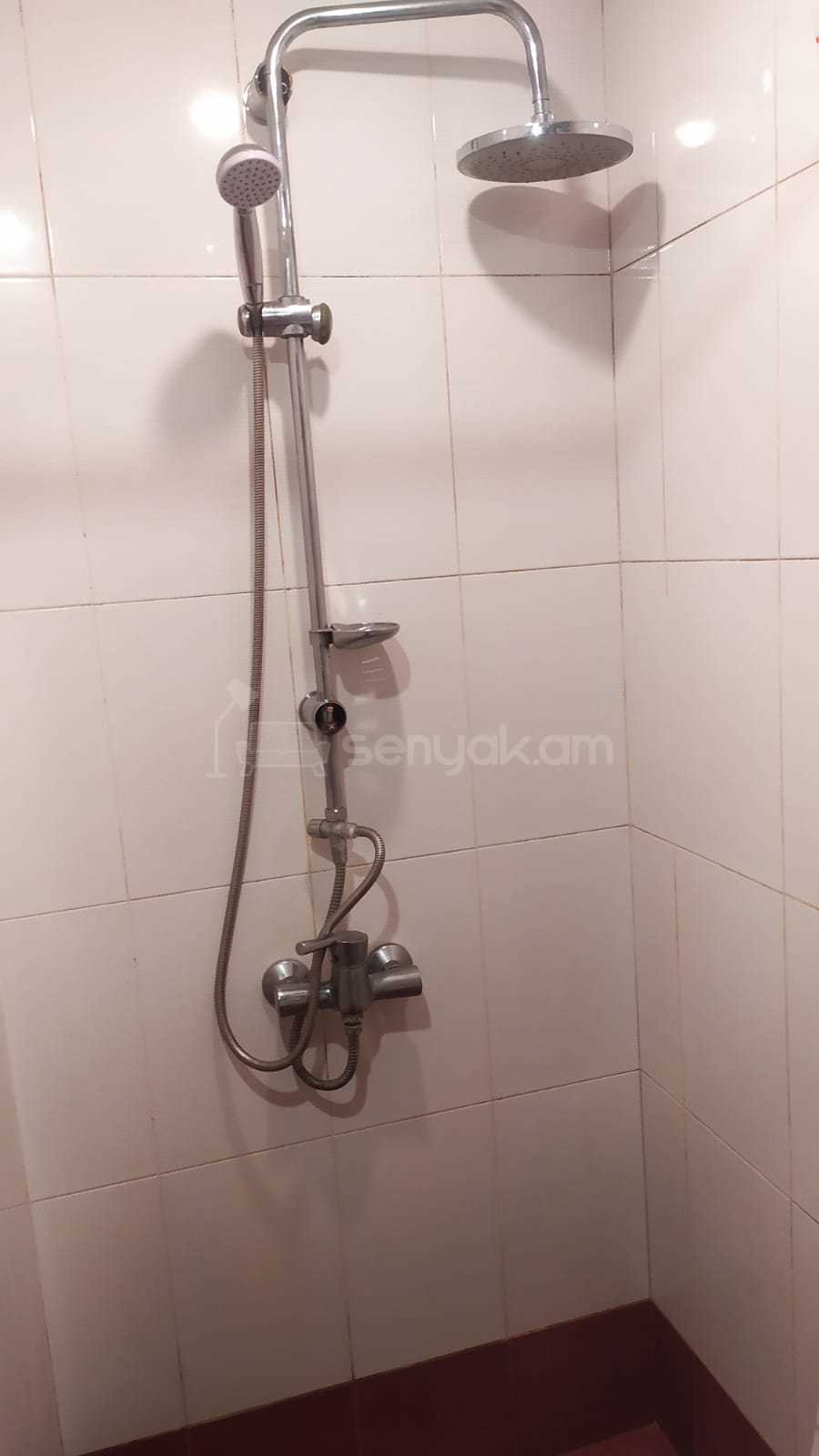 3 Սենյականոց Բնակարան Քարե Շենքում, 87քմ, 1/5 հարկ, Կապիտալ Վերանորոգված