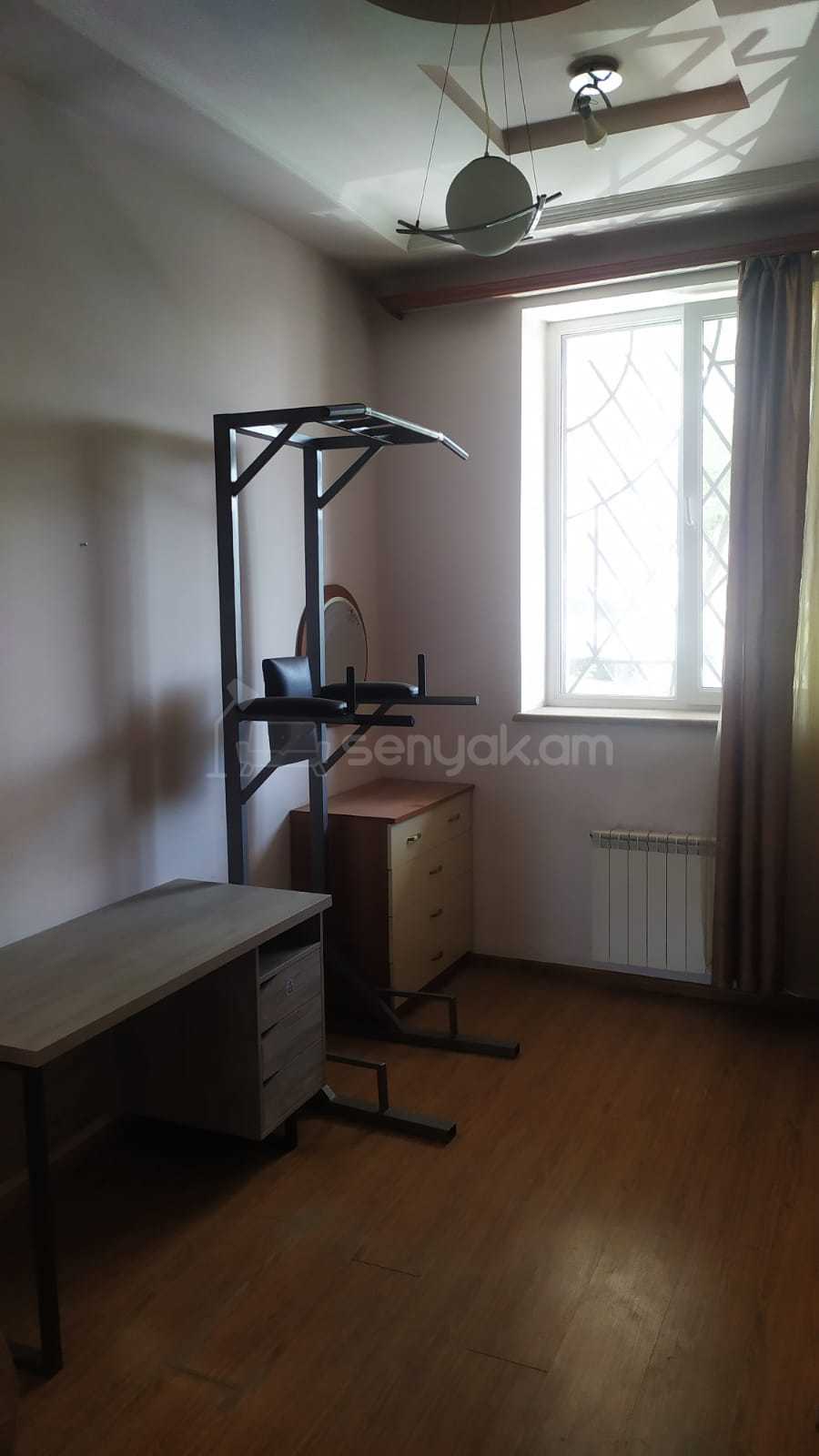 3 Սենյականոց Բնակարան Քարե Շենքում, 87քմ, 1/5 հարկ, Կապիտալ Վերանորոգված