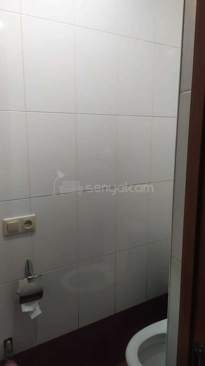 3 Սենյականոց Բնակարան Քարե Շենքում, 87քմ, 1/5 հարկ, Կապիտալ Վերանորոգված