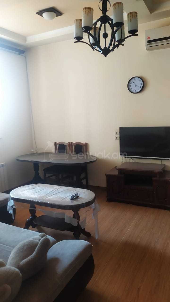 3 Սենյականոց Բնակարան Քարե Շենքում, 87քմ, 1/5 հարկ, Կապիտալ Վերանորոգված
