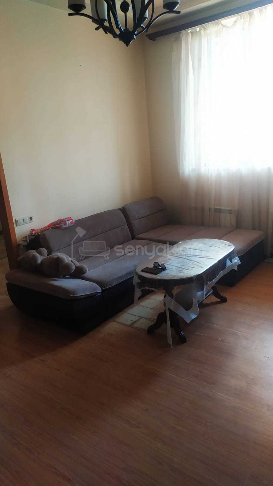 3 Սենյականոց Բնակարան Քարե Շենքում, 87քմ, 1/5 հարկ, Կապիտալ Վերանորոգված
