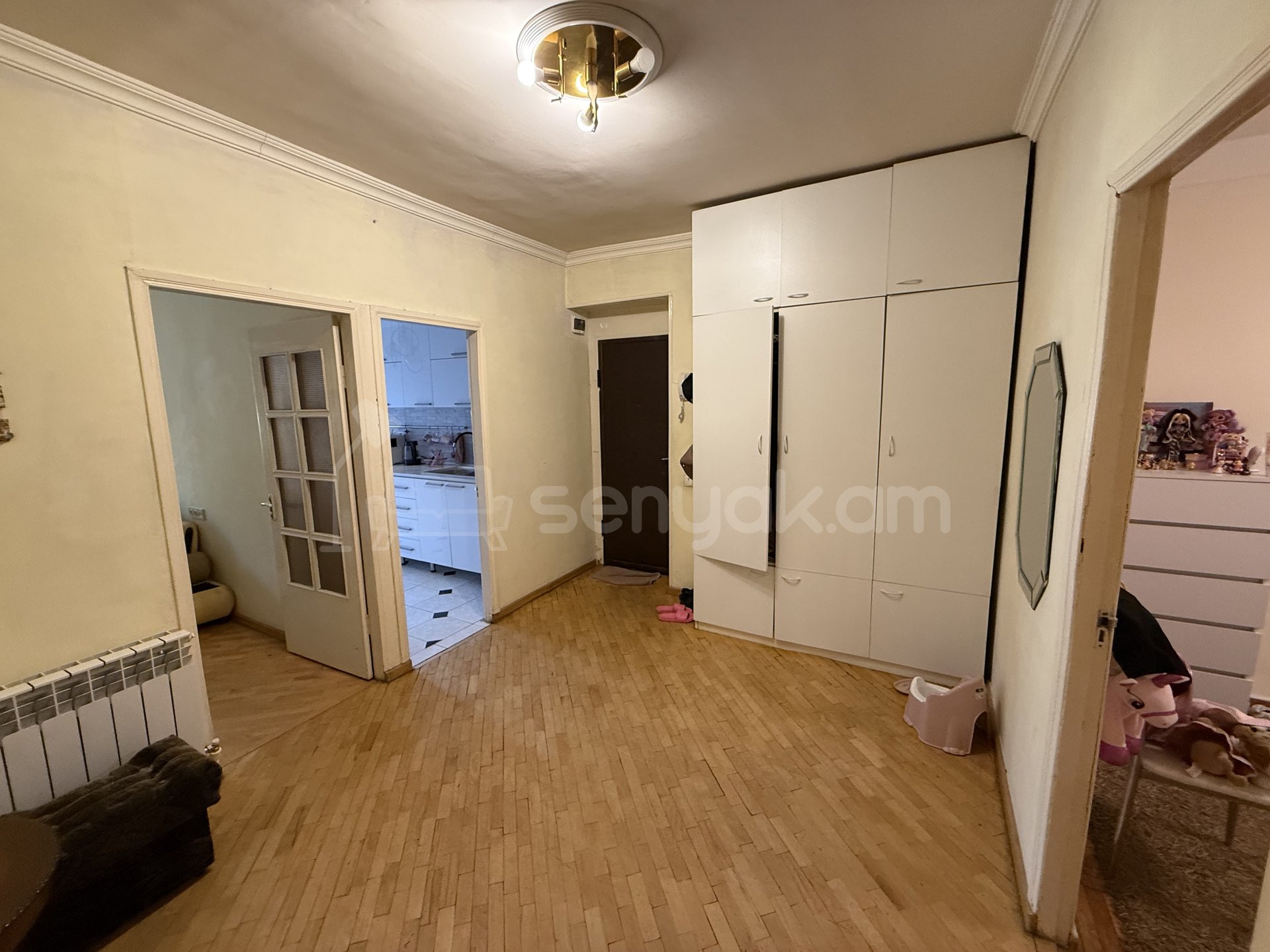 3 Սենյականոց Բնակարան Քարե Շենքում, 80քմ, 1/1 հարկ, Կապիտալ Վերանորոգված