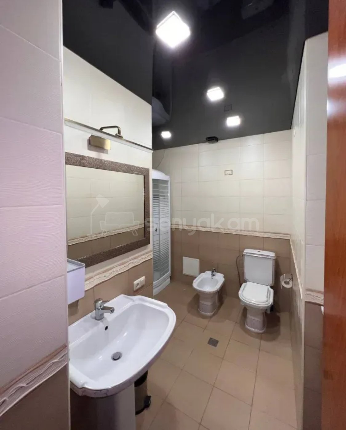 3 Սենյականոց Բնակարան Նորակառույցում, 124քմ, 5/9 հարկ, Դիզայներական Վերանորոգված, Կահավորված