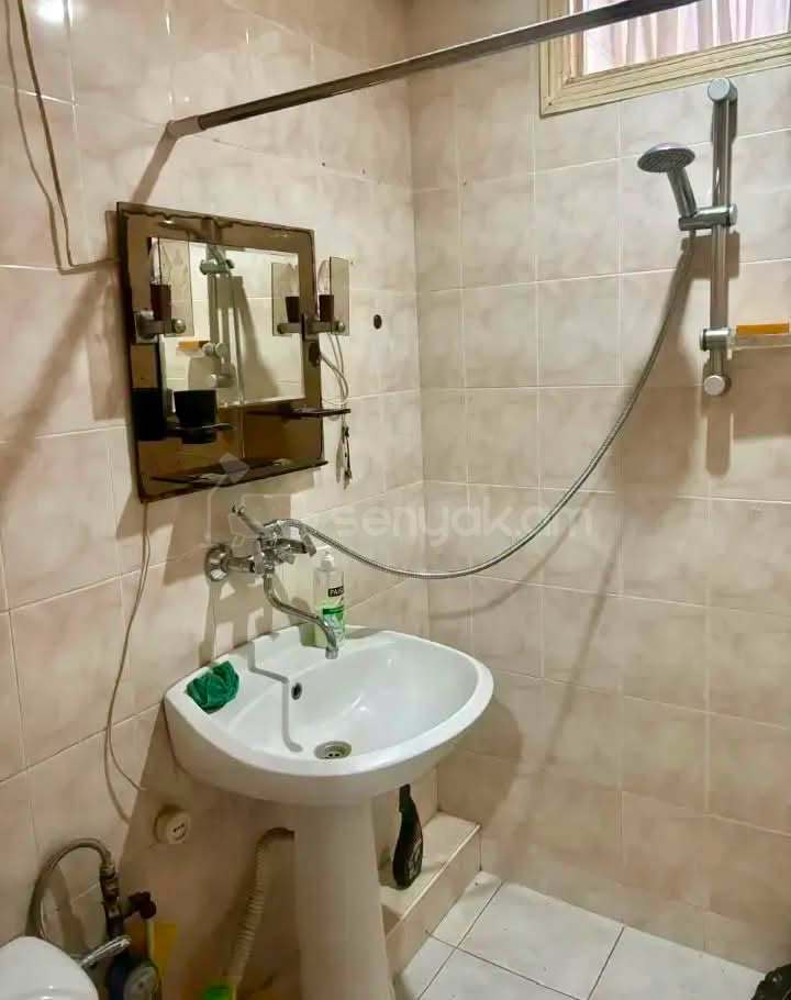 1 Սենյականոց Բնակարան Քարե Շենքում, 30քմ, 2/4 հարկ, Նորմալ Վիճակում