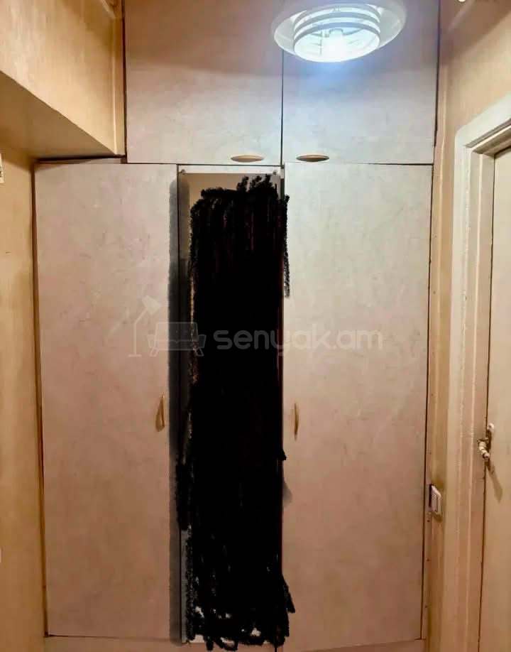 1 Սենյականոց Բնակարան Քարե Շենքում, 30քմ, 2/4 հարկ, Նորմալ Վիճակում