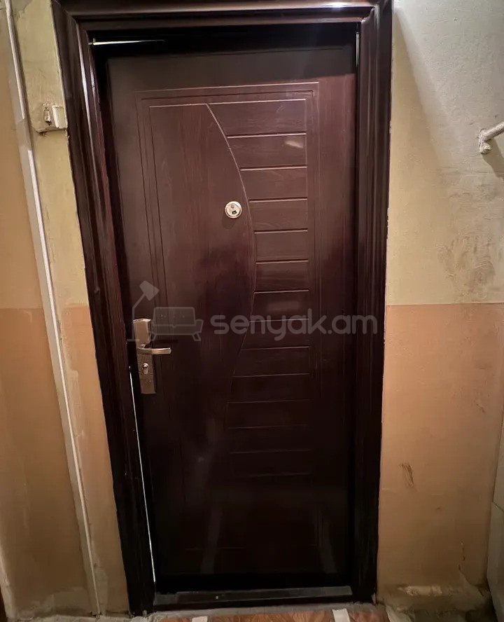 1 Սենյականոց Բնակարան Քարե Շենքում, 35քմ, 4/4 հարկ, Նորմալ Վիճակում