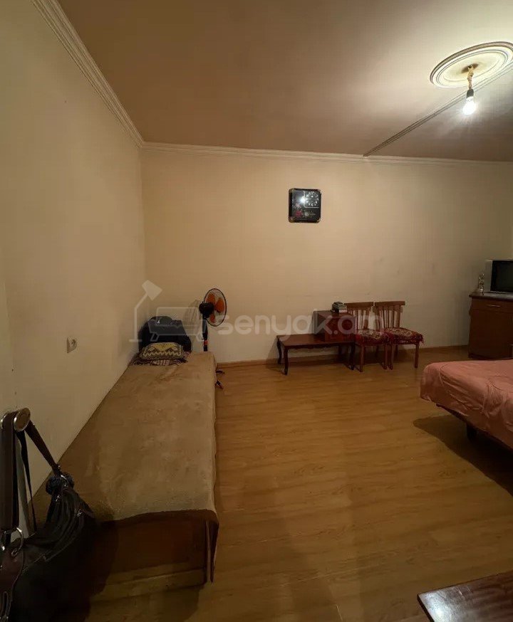 1 Սենյականոց Բնակարան Քարե Շենքում, 35քմ, 4/4 հարկ, Նորմալ Վիճակում