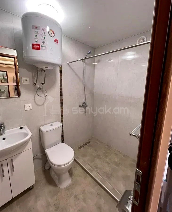 1 Սենյականոց Բնակարան Քարե Շենքում, 34քմ, 1/4 հարկ, Դիզայներական Վերանորոգված, Կահավորված