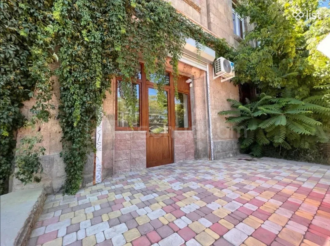 1 Սենյականոց Բնակարան Քարե Շենքում, 34քմ, 1/4 հարկ, Դիզայներական Վերանորոգված, Կահավորված