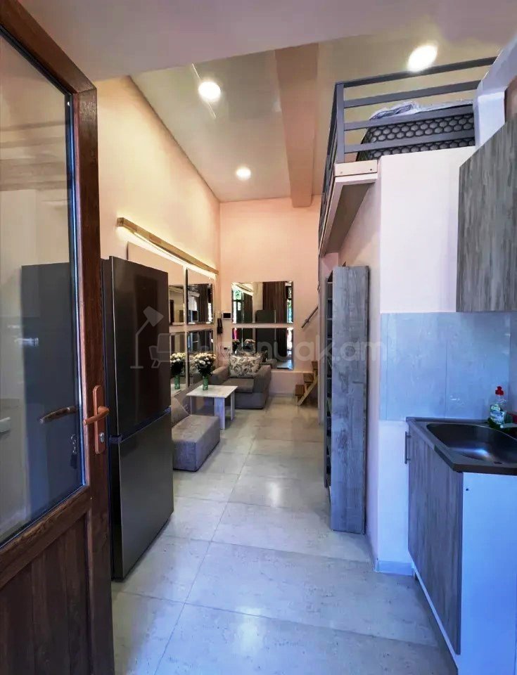 1 Սենյականոց Բնակարան Քարե Շենքում, 34քմ, 1/4 հարկ, Դիզայներական Վերանորոգված, Կահավորված