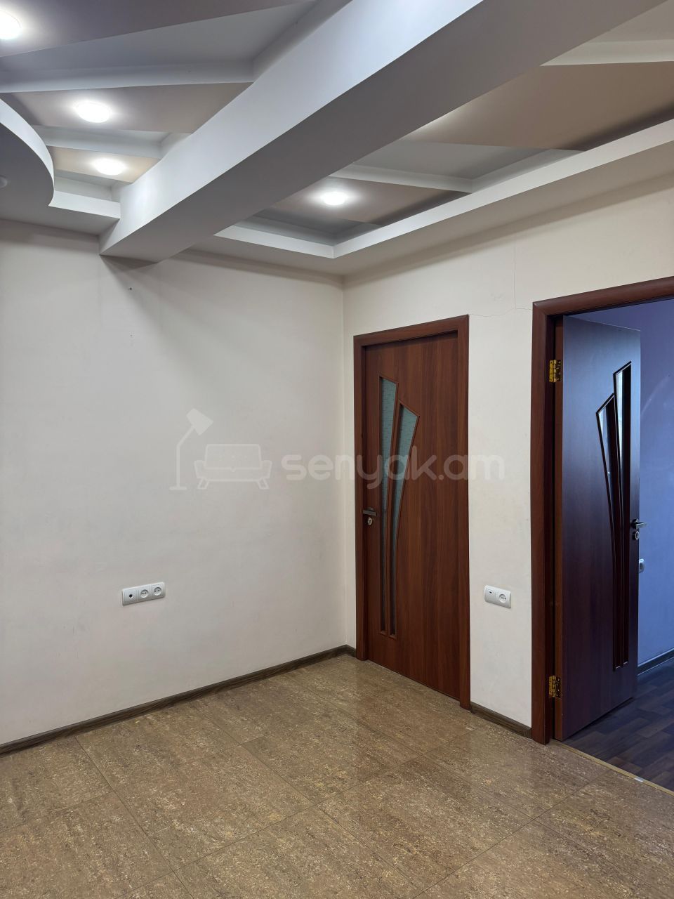 3 Սենյականոց Բնակարան Քարե Շենքում, 110քմ, 2/4 հարկ, Կապիտալ Վերանորոգված, Կահավորված