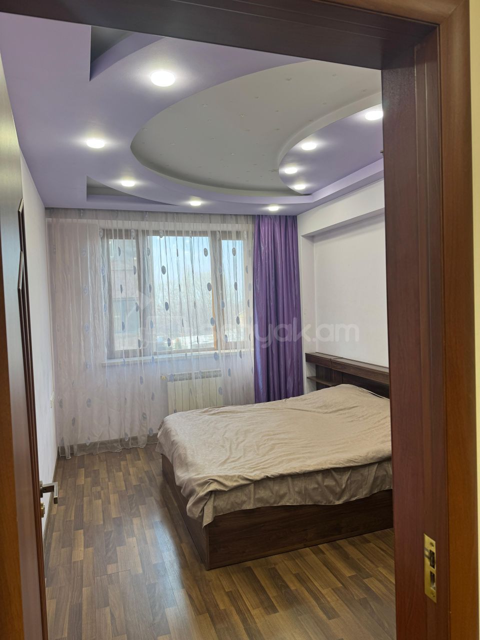 3 Սենյականոց Բնակարան Քարե Շենքում, 110քմ, 2/4 հարկ, Կապիտալ Վերանորոգված, Կահավորված