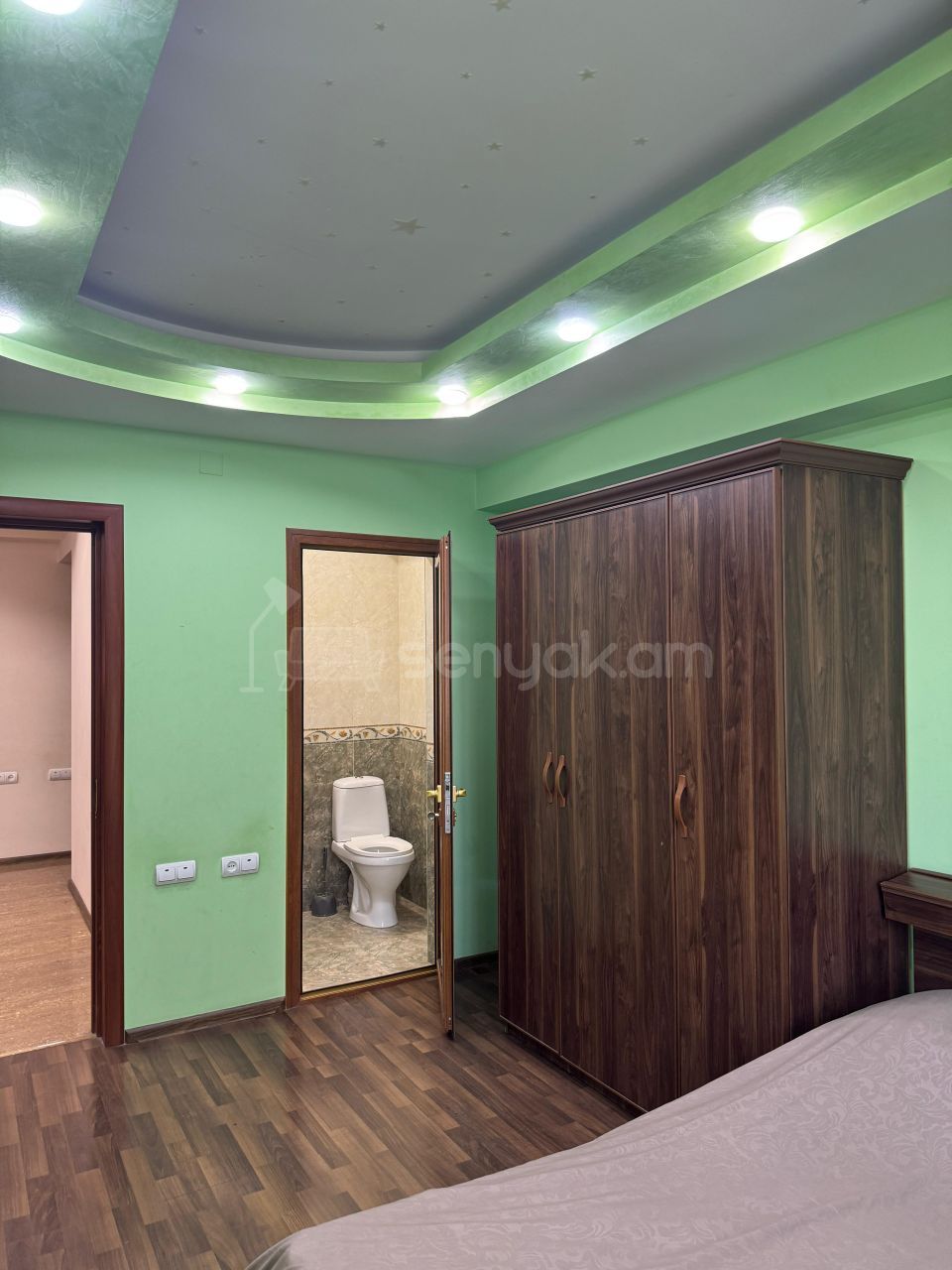 3 Սենյականոց Բնակարան Քարե Շենքում, 110քմ, 2/4 հարկ, Կապիտալ Վերանորոգված, Կահավորված