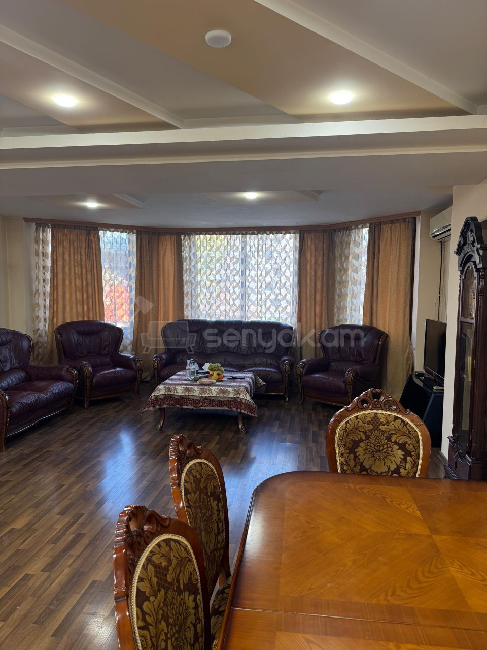 3 Սենյականոց Բնակարան Քարե Շենքում, 110քմ, 2/4 հարկ, Կապիտալ Վերանորոգված, Կահավորված