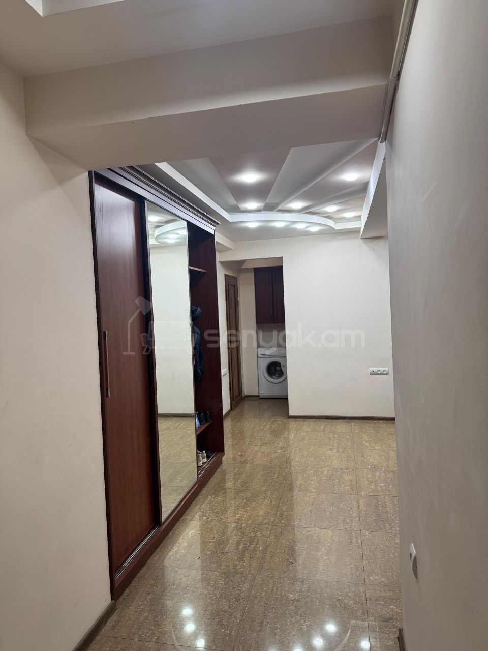 3 Սենյականոց Բնակարան Քարե Շենքում, 110քմ, 2/4 հարկ, Կապիտալ Վերանորոգված, Կահավորված