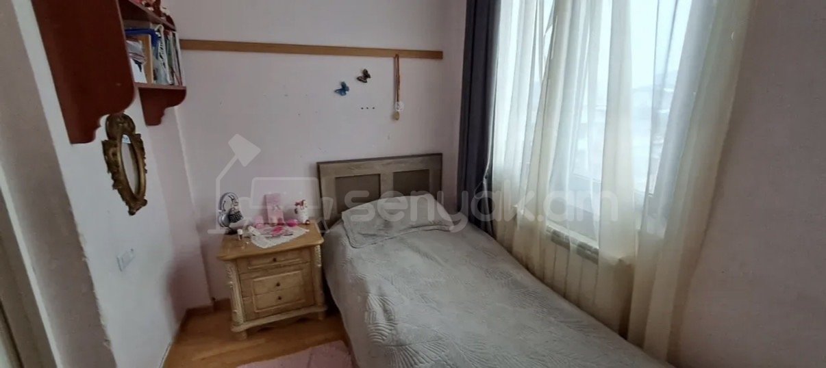 4 Սենյականոց Բնակարան Քարե Շենքում, 70քմ, 4/4 հարկ, Կապիտալ Վերանորոգված