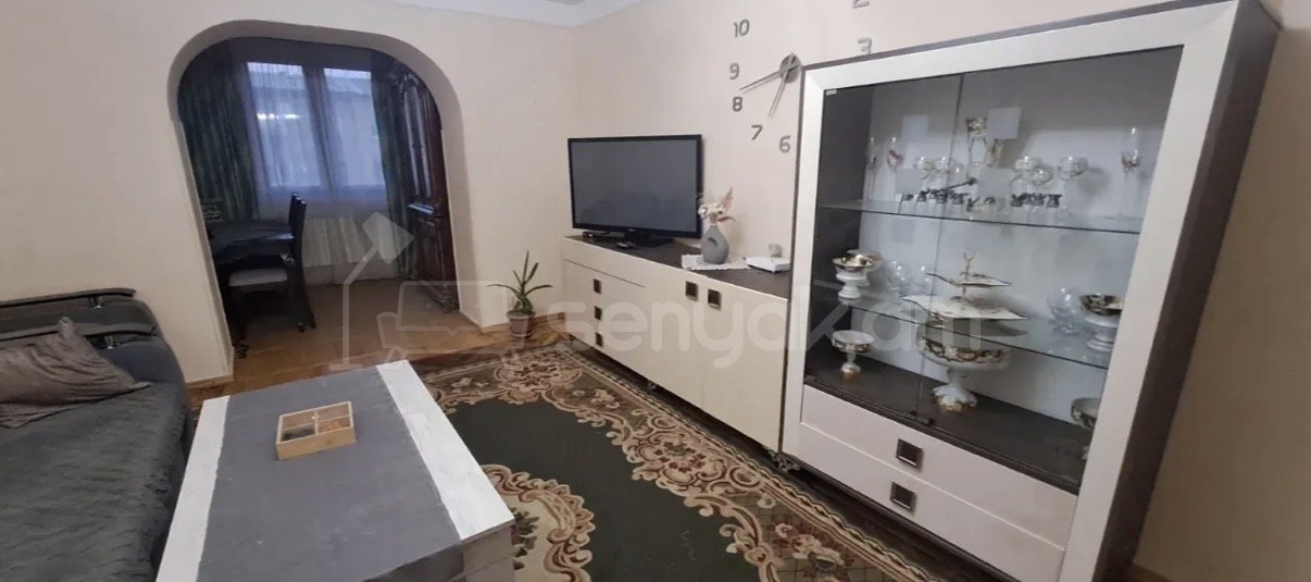 4 Սենյականոց Բնակարան Քարե Շենքում, 70քմ, 4/4 հարկ, Կապիտալ Վերանորոգված