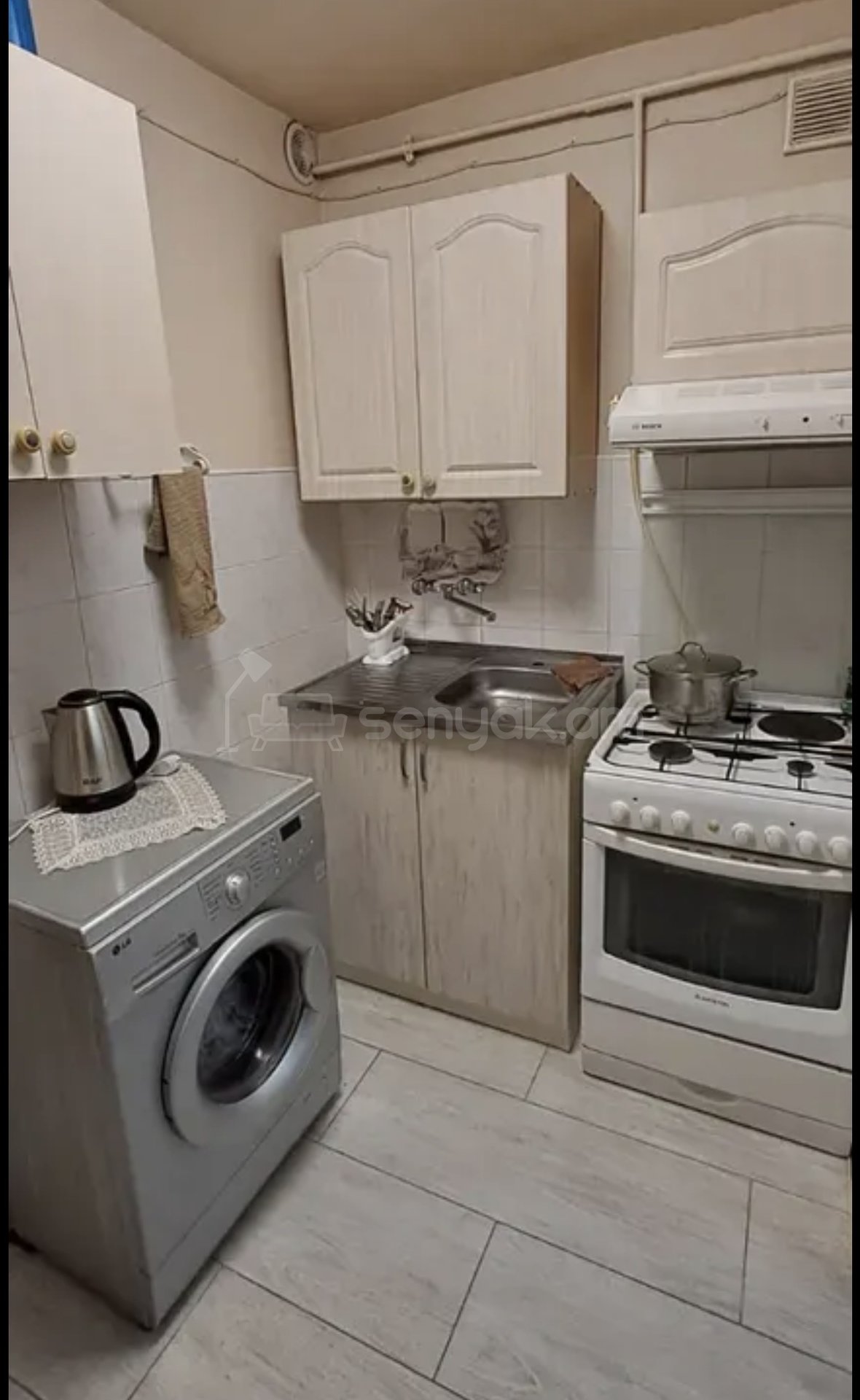 4 Սենյականոց Բնակարան Քարե Շենքում, 70քմ, 4/4 հարկ, Կապիտալ Վերանորոգված