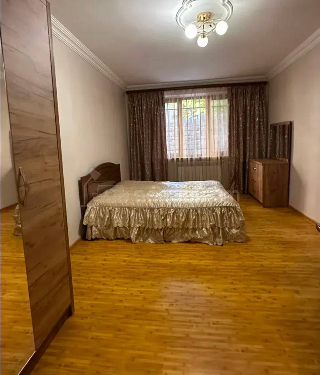 3 Սենյականոց Բնակարան Քարե Շենքում, 74քմ, 1/4 հարկ, Կապիտալ Վերանորոգված, Կահավորված