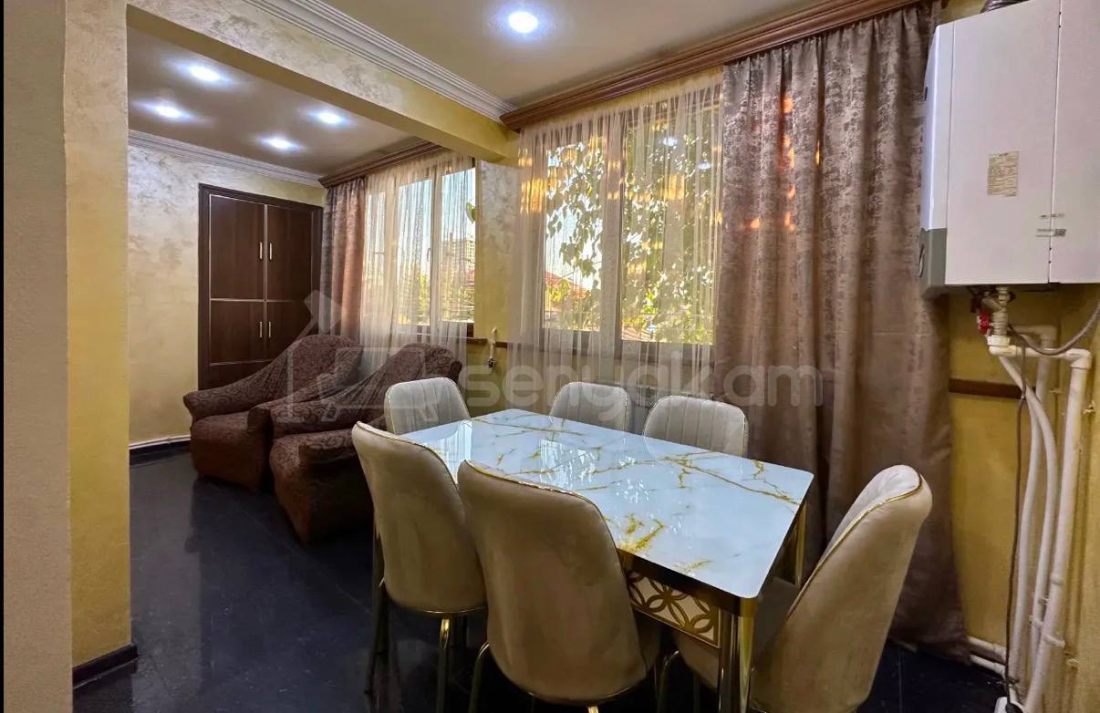 3 Սենյականոց Բնակարան Քարե Շենքում, 74քմ, 1/4 հարկ, Կապիտալ Վերանորոգված, Կահավորված