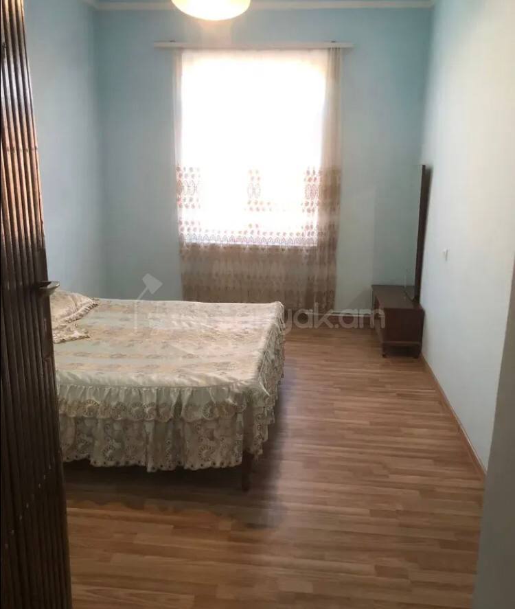 2 Սենյականոց Բնակարան Քարե Շենքում, 60քմ, 5/5 հարկ, Կոսմետիկ Վերանորոգված, Կահավորված