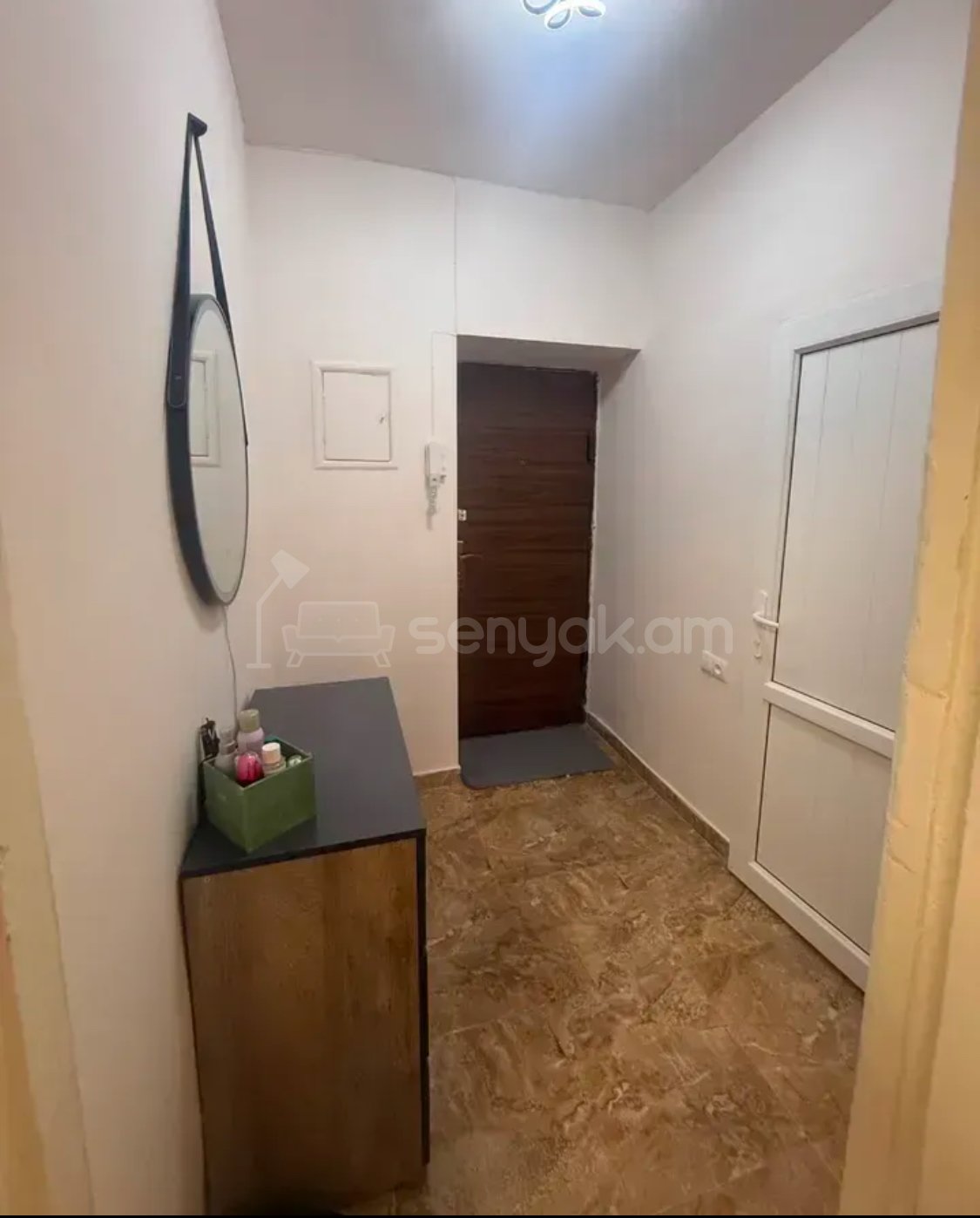 2 Սենյականոց Բնակարան Քարե Շենքում, 46քմ, 5/5 հարկ, Նորմալ Վիճակում