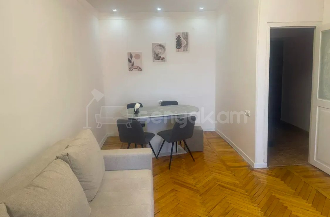 2 Սենյականոց Բնակարան Քարե Շենքում, 46քմ, 5/5 հարկ, Նորմալ Վիճակում