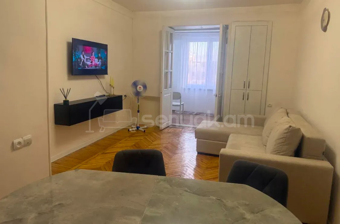 2 Սենյականոց Բնակարան Քարե Շենքում, 46քմ, 5/5 հարկ, Նորմալ Վիճակում