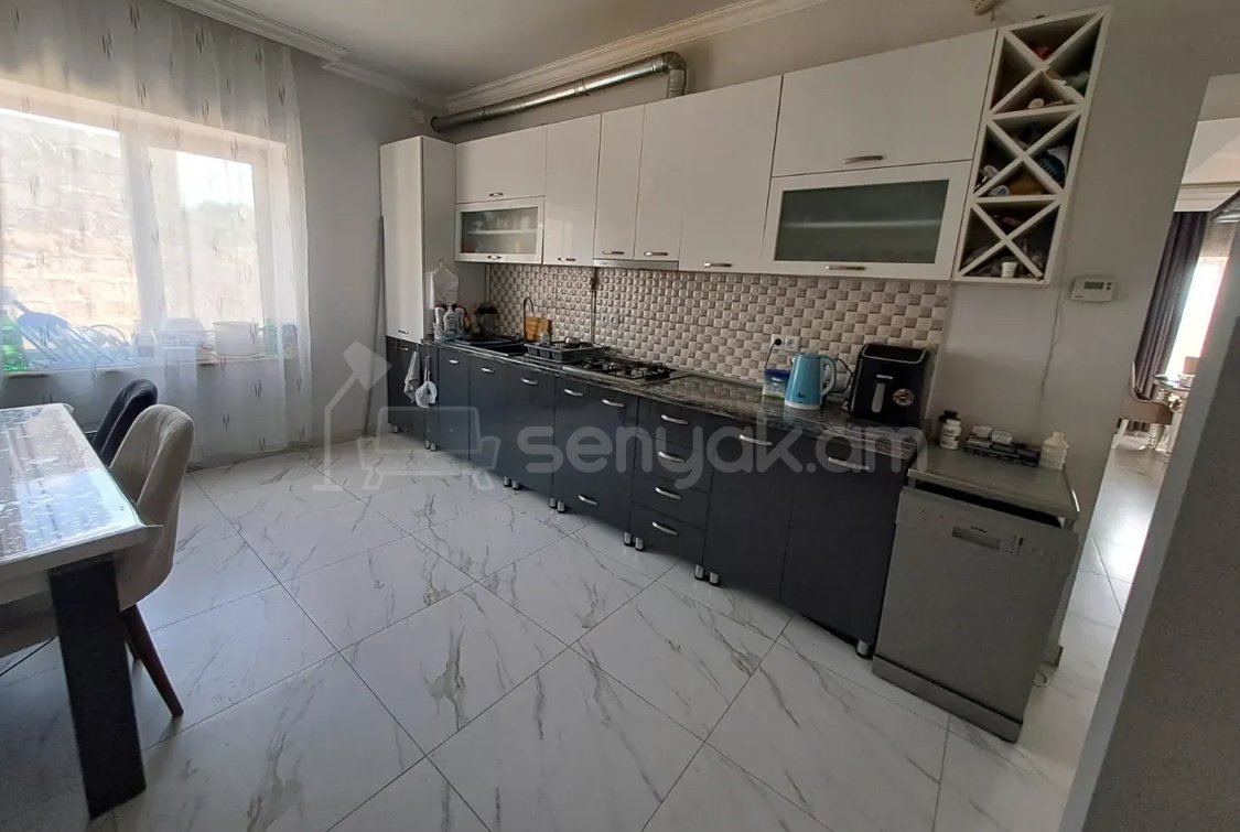 7 Սենյականոց Սեփական Տուն, 330քմ, Կապիտալ Վերանորոգված