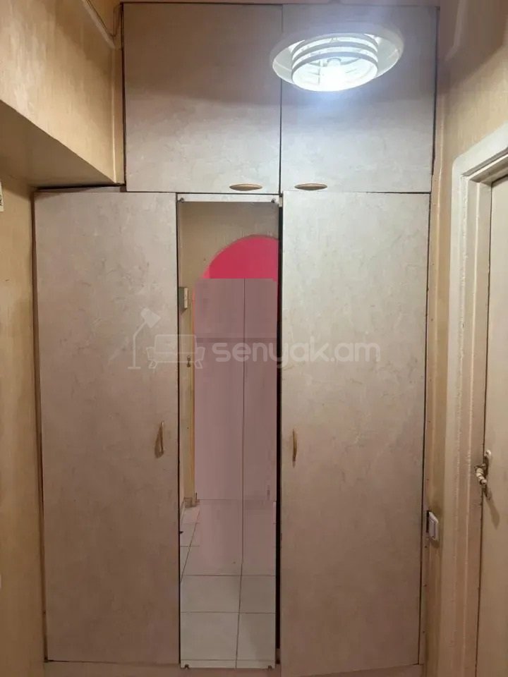 1 Սենյականոց Բնակարան Քարե Շենքում, 30քմ, 2/4 հարկ, Նորմալ Վիճակում