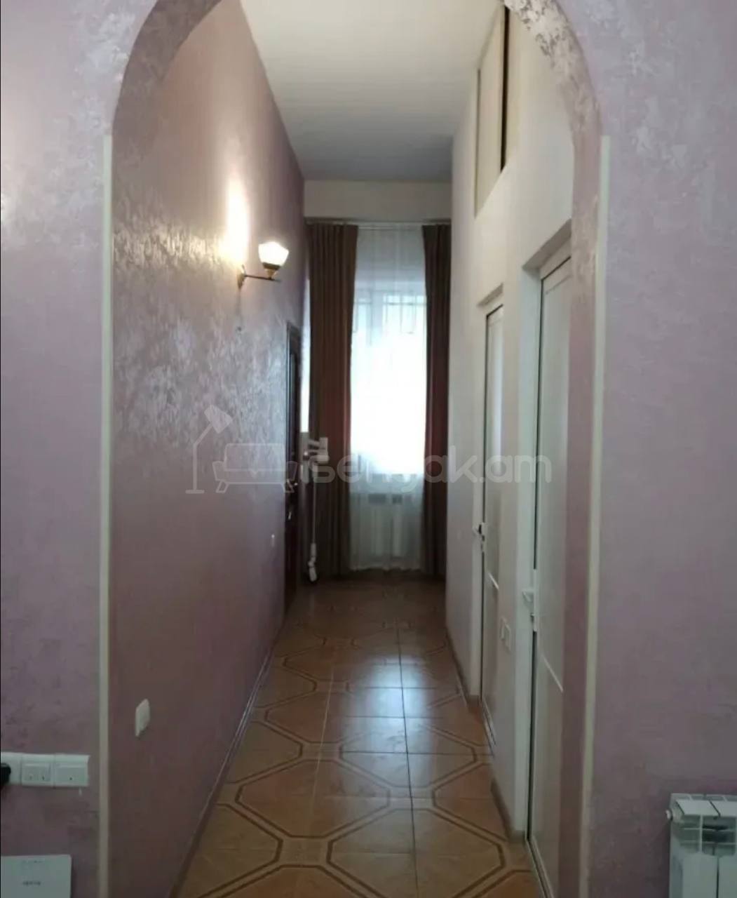 3 Սենյականոց Բնակարան Քարե Շենքում, 82քմ, 1/9 հարկ, Կապիտալ Վերանորոգված